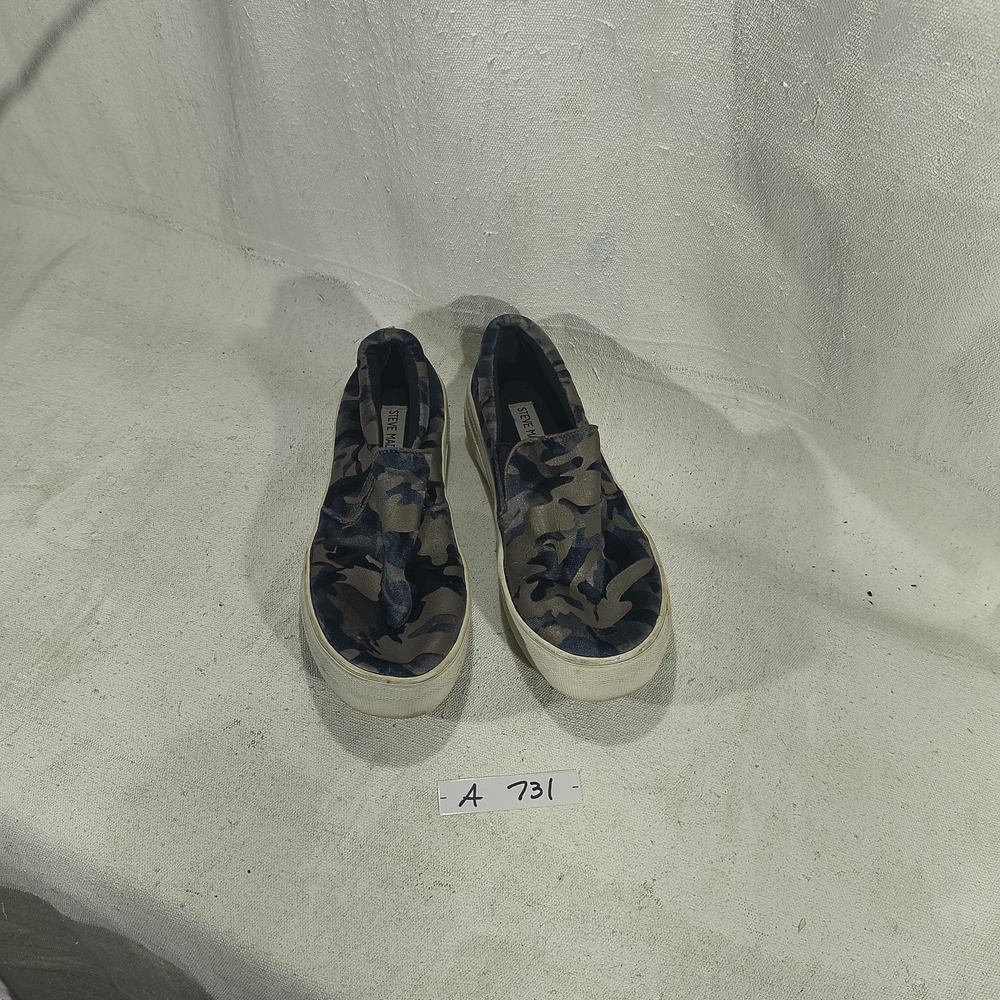 Women's Size 6 Medium Metallic Camouflage Slip-On Shoes by Steve Madden